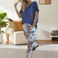 Set din două piese pentru femei - top de culoare solidă și pantaloni casual imprimați