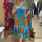 Rochie imprimată cu decolteu în V și tiv cu volane