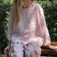 🌸top de culoare solidă + pantaloni imprimați cu picior lat.