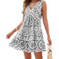 Rochie elegantă fără mâneci cu decupaj și imprimare în V